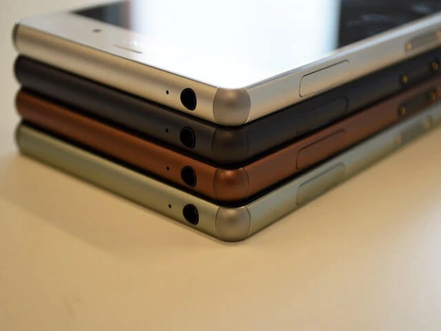 Săn siêu phẩm smartphone hết đời giá siêu rẻ ảnh 2