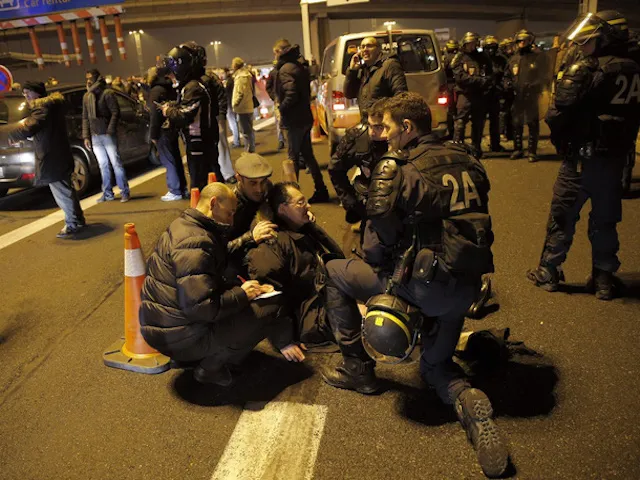 Paris lại chìm trong biểu tình vì Uber ảnh 2