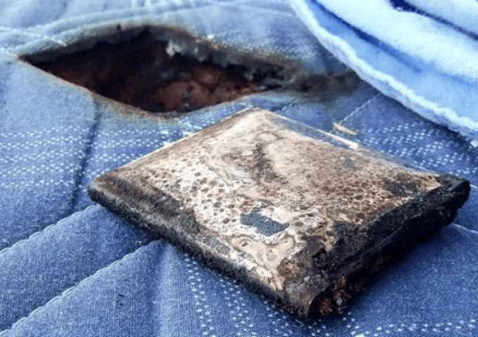 Samsung Galaxy S3 bất ngờ phát nổ khi sạc qua đêm ảnh 1