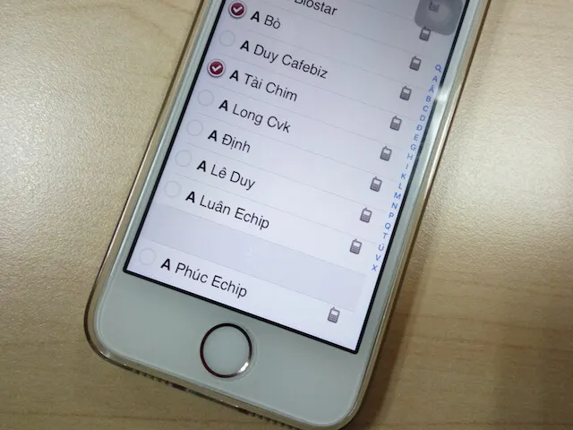 Đánh dấu chọn vào các số liên lạc cần xóa.