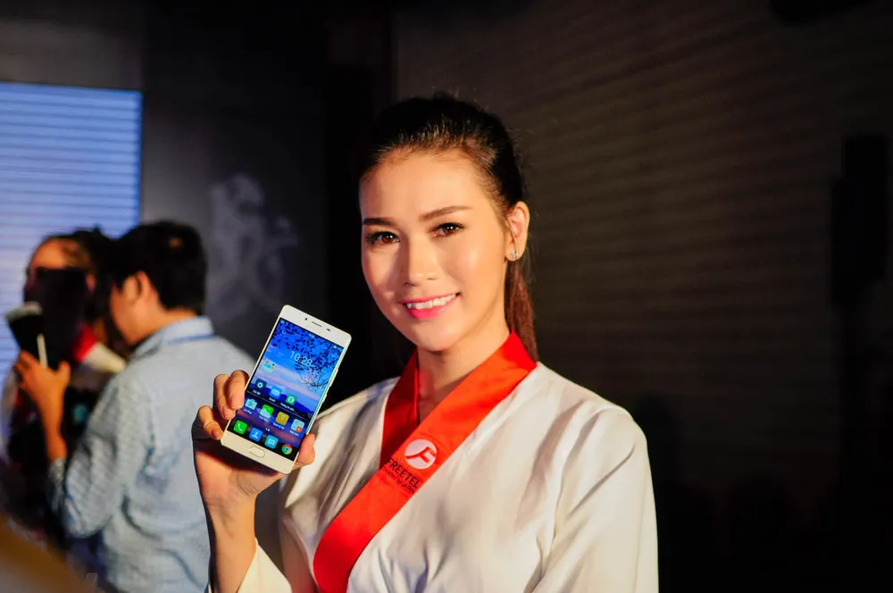 Smartphone nắp gập 2 màn hình đến từ Nhật Bản ảnh 10 freetel rei