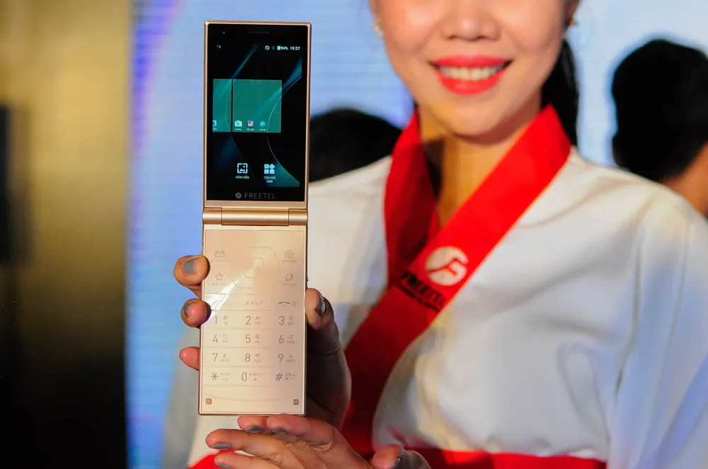 Smartphone nắp gập 2 màn hình đến từ Nhật Bản ảnh 5 freetel musashi