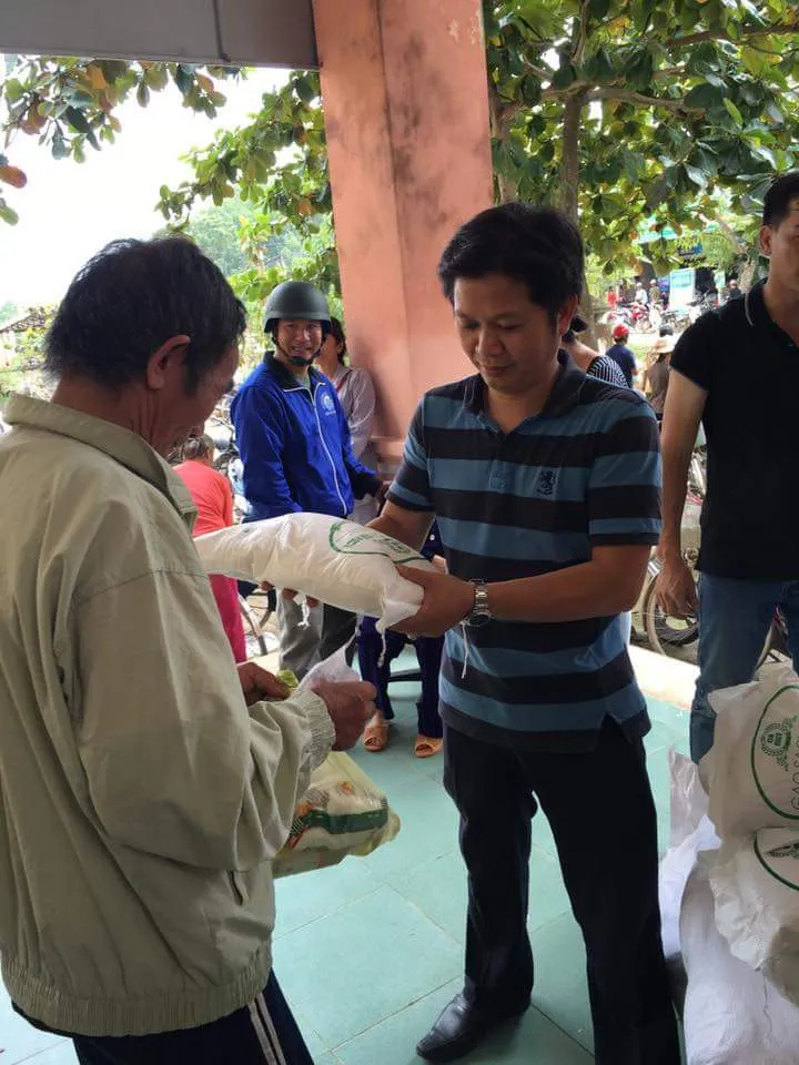 Đoàn thanh niên Viện Tim hỗ trợ bà con vùng lũ ảnh 2