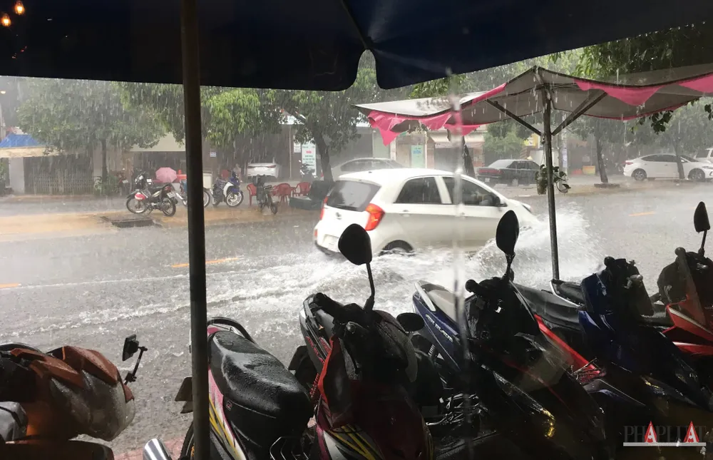 Cách nhận tin nhắn cảnh báo trời mưa trên smartphone