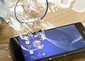 5 bước cấp cứu khi điện thoại bị 'mắc mưa'