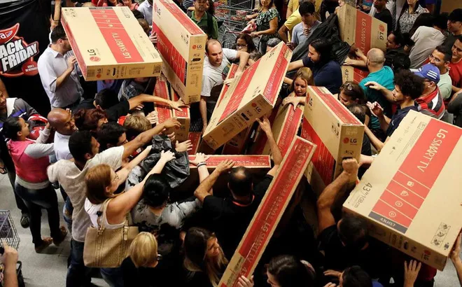 Mua hàng giá rẻ trong ngày Black Friday coi chừng mất tiền