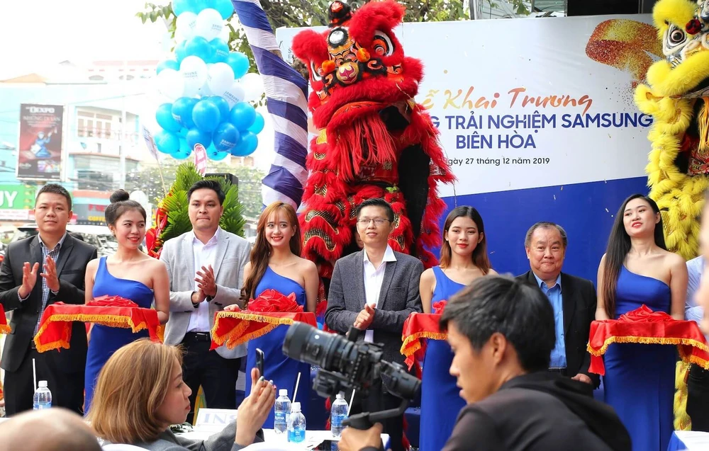 trung-tam-trai-nghiem-san-pham-samsung