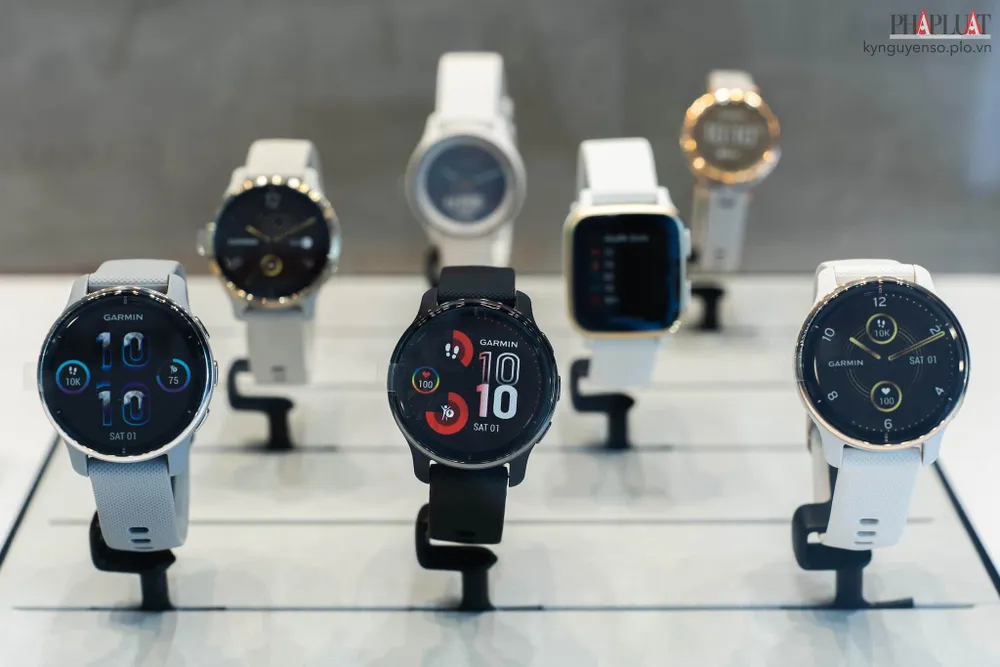 Nhiều mẫu đồng hồ thông minh Garmin giảm giá đến 50%, mua 1 tặng 1 dịp cuối tuần. Ảnh: TIỂU MINH