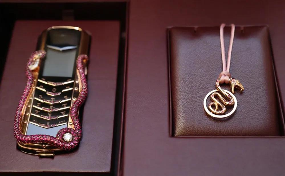 Vertu-Signature-V-Cobra