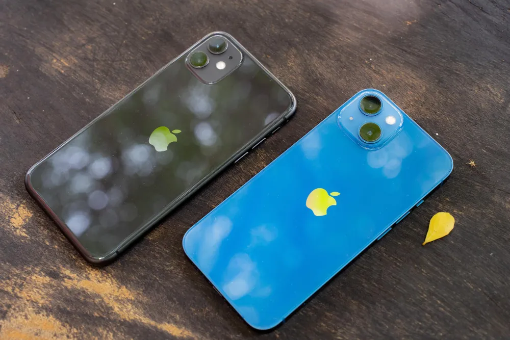 iphone-11-vs-iphone-13 iphone-11-vs-iphone-13