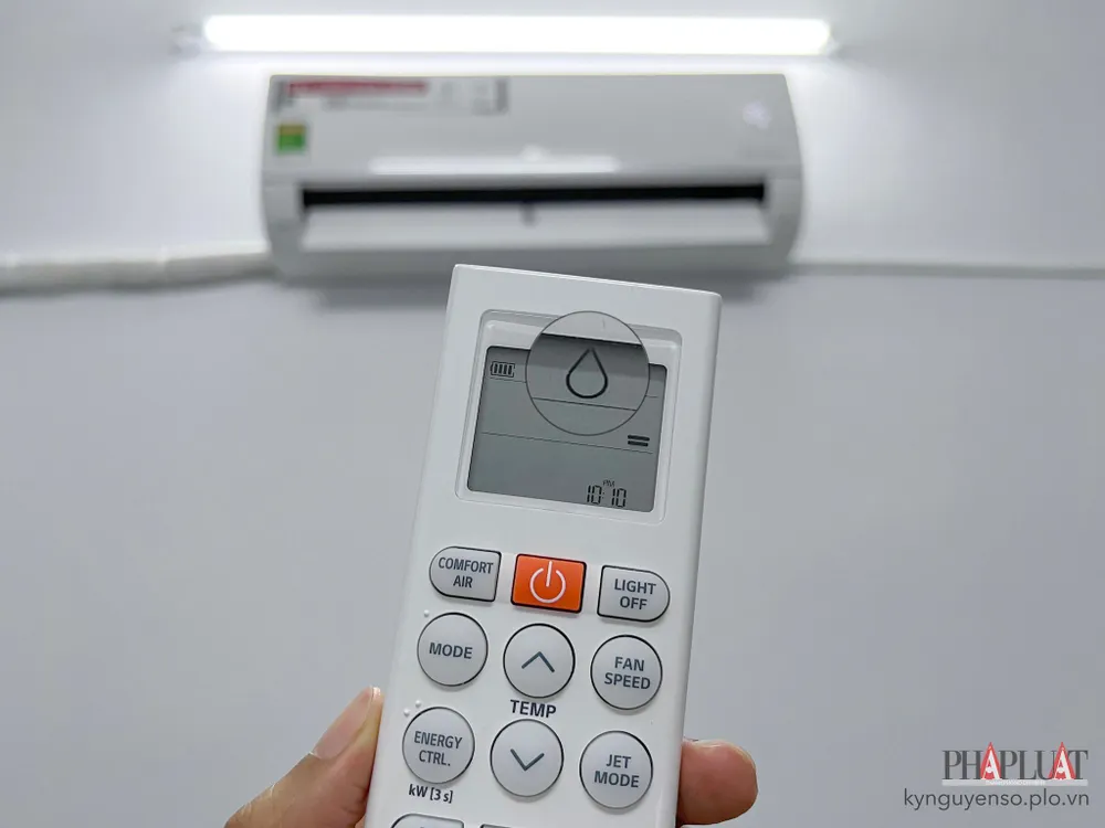 Mở máy lạnh với nhiệt độ phù hợp. Ảnh: TIỂU MINH