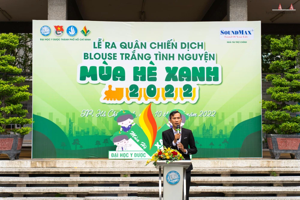 Ông Ngô Nguyễn Thế Dương (SoundMax), nhà tài trợ chính chia sẻ với các bạn sinh viên trước khi bắt đầu chiến dịch. Ảnh: TIỂU MINH