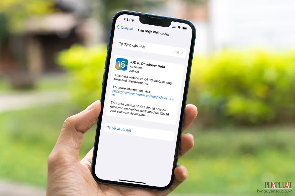 cai-dat-ios-16-beta iOS 16 beta có nhiều tính năng mới nhưng chưa đáng để nâng cấp lúc này. Ảnh: TIỂU MINH