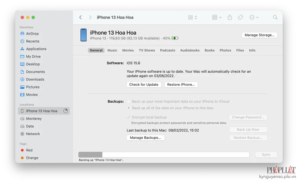 sao-luu-iphone Sao lưu toàn bộ dữ liệu trước khi cập nhật iPhone. Ảnh: TIỂU MINH