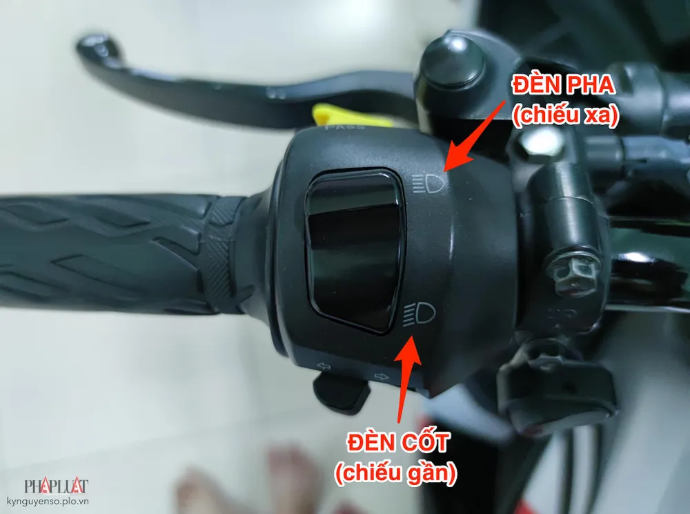 su-dung-den-pha-va-cot-dung-cach