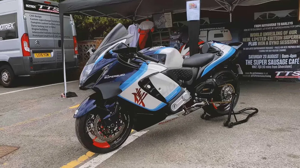 tts-superbusa TTS SUperBusa với bộ siêu nạp cùng sức mạnh 372 mã lực. Ảnh: TTS