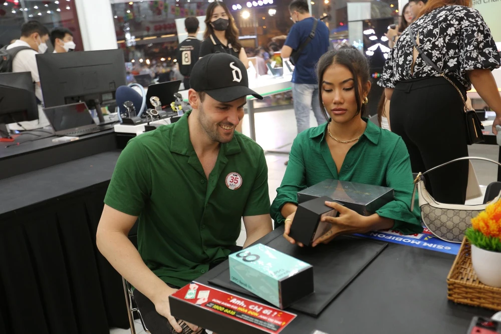 mo-ban-oppo-reno8-series