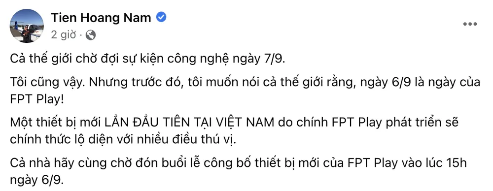 Ông Hoàng Nam Tiến hé lộ thông tin về sản phẩm mới ra mắt vào ngày 6-9. Ảnh: TIỂU MINH