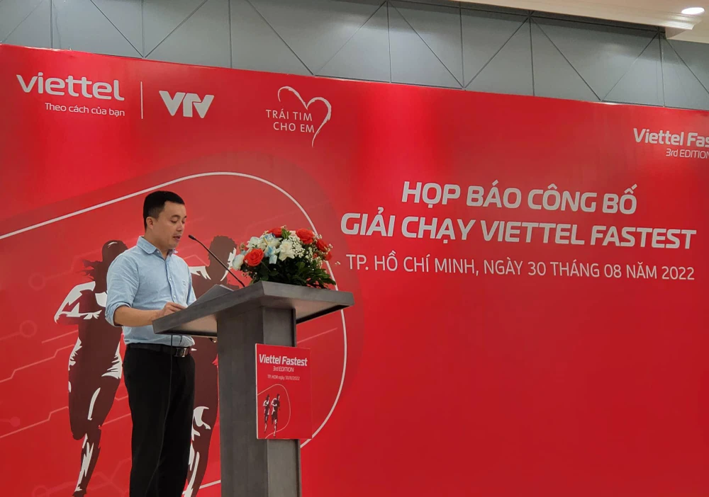 Đại diện Viettel phát biểu khai mạc giải chạy tại TP.HCM. 