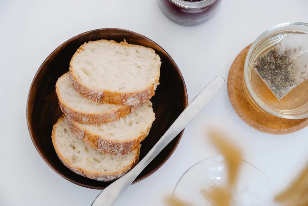 Kết hợp bánh mì với bơ giúp mang lại hiệu quả không ngờ. Ảnh: Pexels