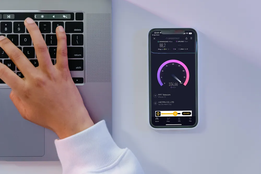 iphone-ket-noi-wifi Cách giúp iPhone, iPad, MacBook kết nối WiFi nhanh hơn. Ảnh: MINH HOÀNG