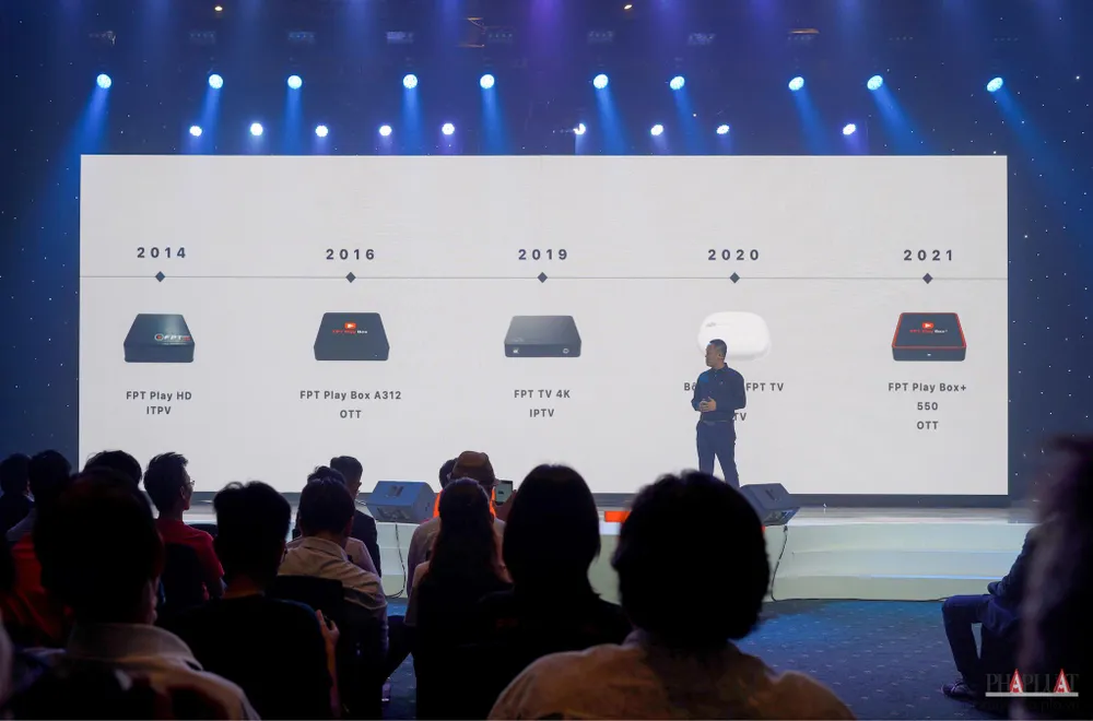 Giám đốc Công nghệ FPT Play - Lê Trọng Đức chia sẻ những điểm mới của phiên bản 2022 so với thế hệ tiền nhiệm. Ảnh: TIỂU MINH