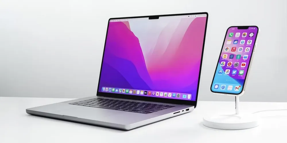 macbook-14-inch-vs-iphone