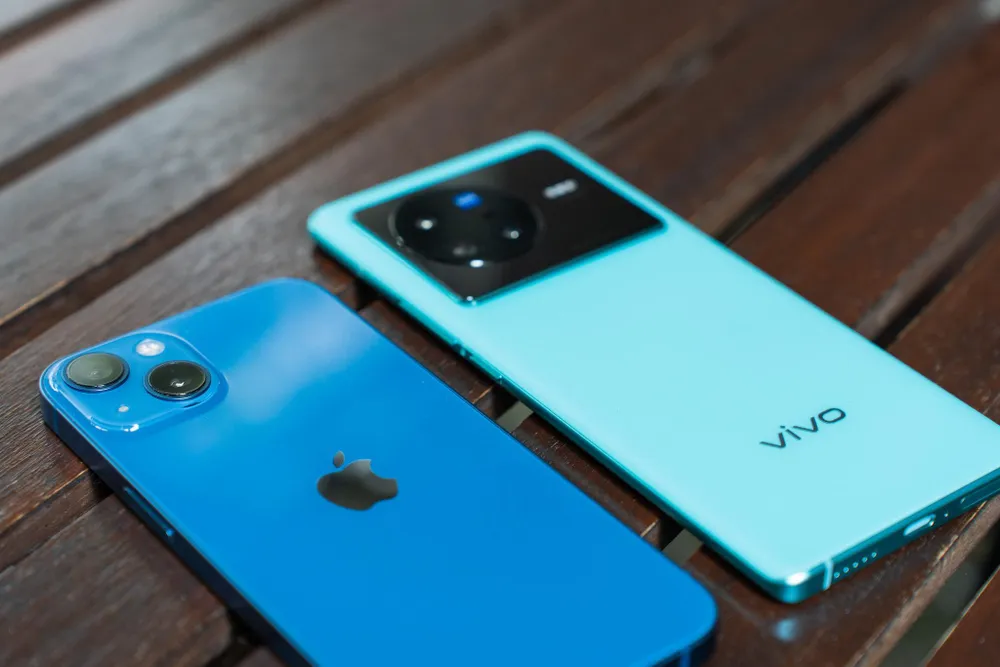 vi-sao-iphone-co-gia-mac-hon-android Vì sao iPhone thường có giá mắc hơn so với điện thoại Android? Ảnh: TIỂU MINH