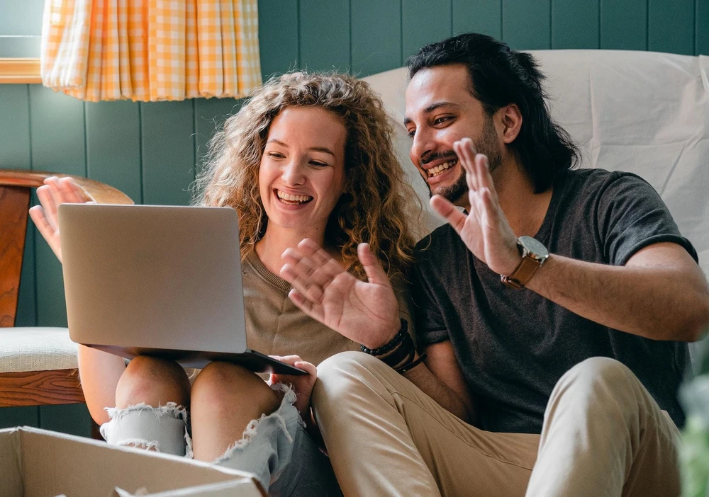 Mạng xã hội giúp bạn kết nối với người khác dễ dàng hơn. Ảnh: Pexels