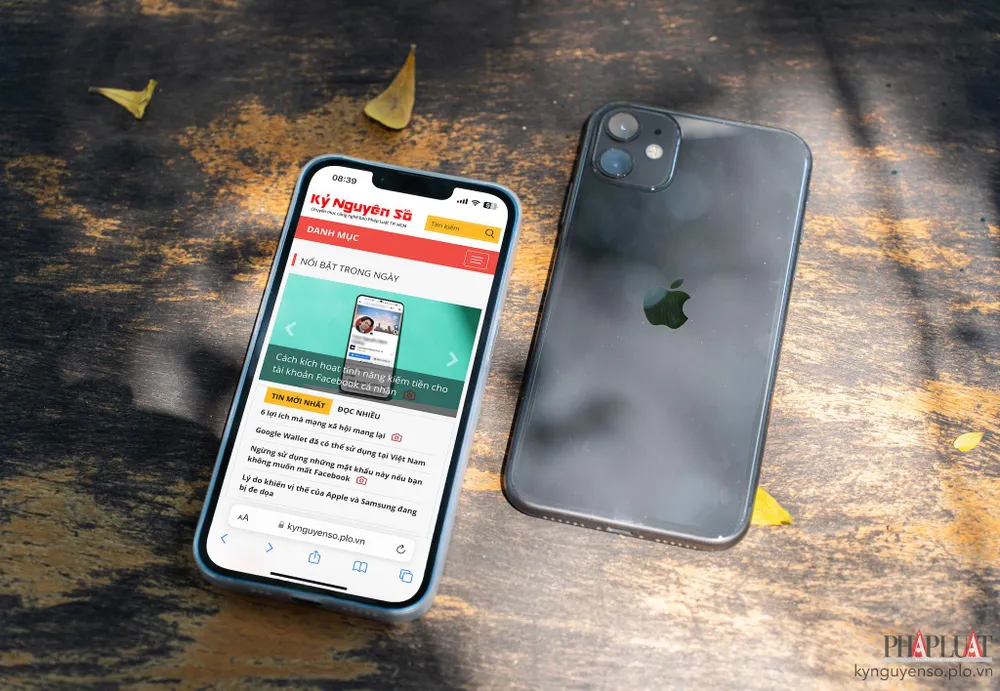 safari-bi-treo-vi-ky-tu-la Trình duyệt Safari trên iPhone bị treo vì ký tự lạ. Ảnh: TIỂU MINH