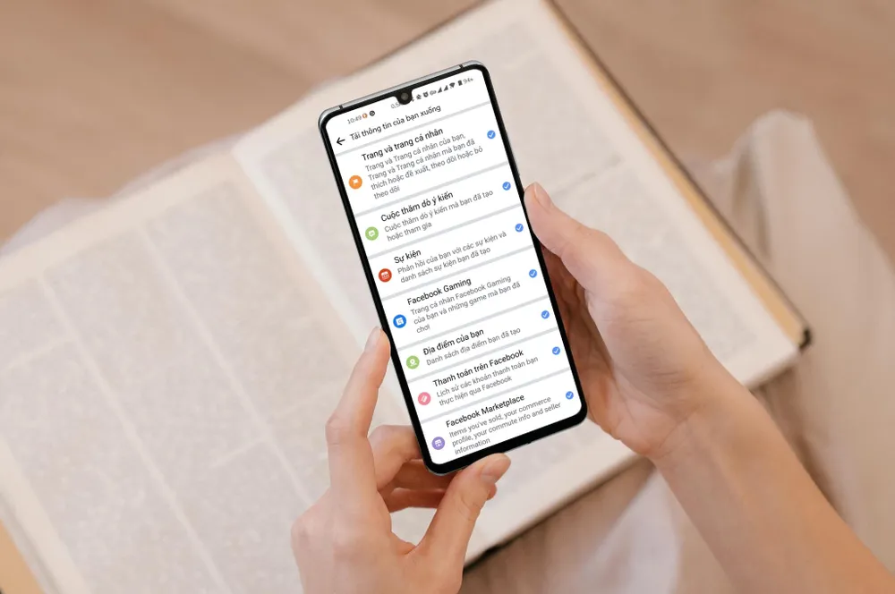 doanh-thu-facebook-sut-giam Doanh thu của Facebook sụt giảm trước sự cạnh tranh gay gắt từ các ứng dụng khác. Ảnh: MINH HOÀNG/Canva