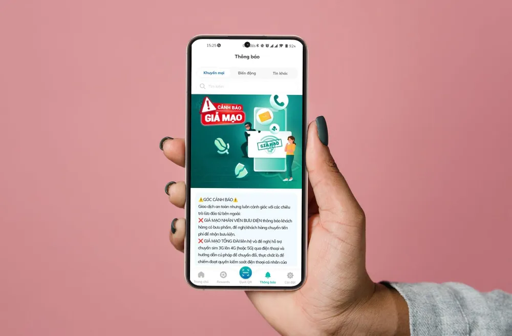 Ngân hàng cảnh báo các chiêu lừa mùa World Cup. Ảnh: TIỂU MINH