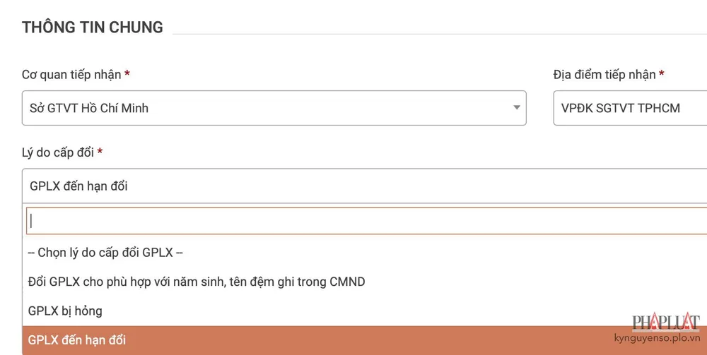 lua-chon-co-quan-tiep-nhan-yeu-cau-doi-giay-phep-lai-xe Lựa chọn cơ quan tiếp nhận, địa điểm tiếp nhận và lý do cấp đổi tương ứng. Ảnh: MINH HOÀNG