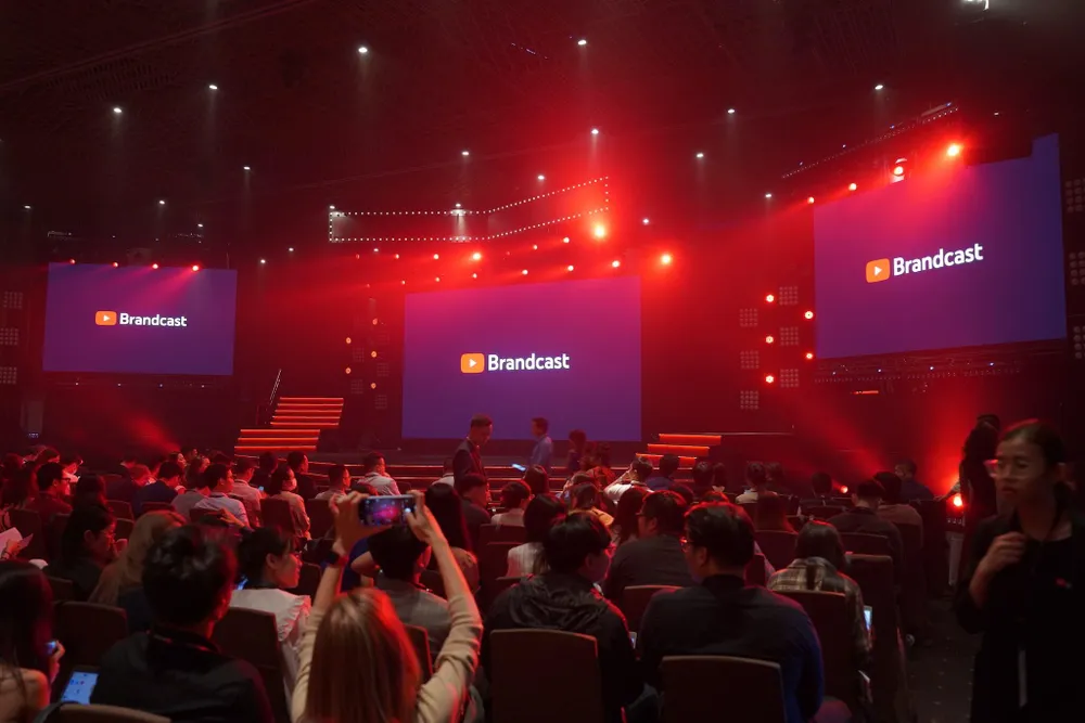 youtube-brandcast-2022 Sự kiện YouTube Brandcast 2022 thu hút nhiều nhà sáng tạo nội dung tham dự. Ảnh: TIỂU MINH