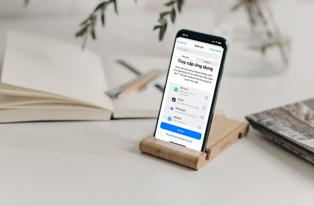 Thu hồi quyền hạn để hạn chế bị theo dõi trên iPhone. Ảnh: MINH HOÀNG/Pexels