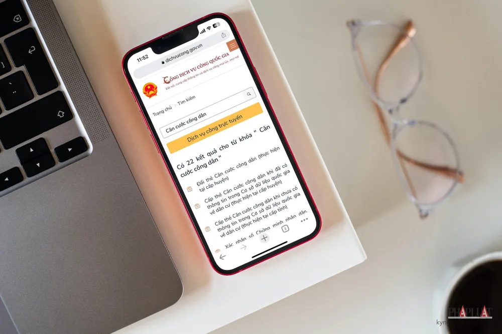 Làm căn cước qua mạng giúp bạn tiết kiệm thời gian và công sức đi lại. Ảnh: MINH HOÀNG/Canva