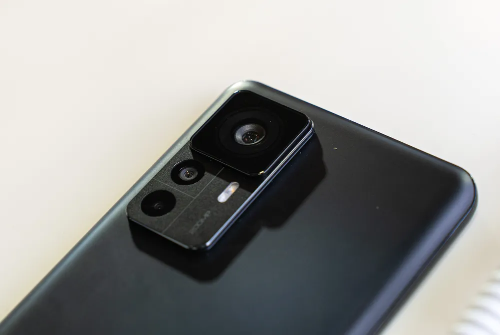 Xiaomi 12T Pro nổi bật với cụm camera 200 MP. Ảnh: TIỂU MINH