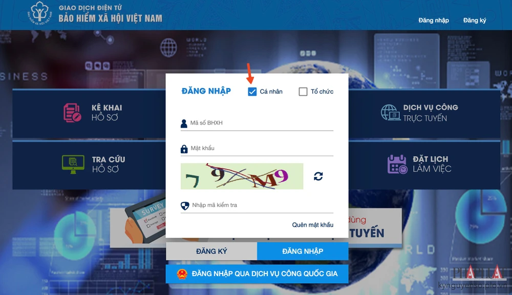Truy cập vào website bảo hiểm xã hội Việt Nam và đăng nhập bằng tài khoản tương ứng. Ảnh: MINH HOÀNG