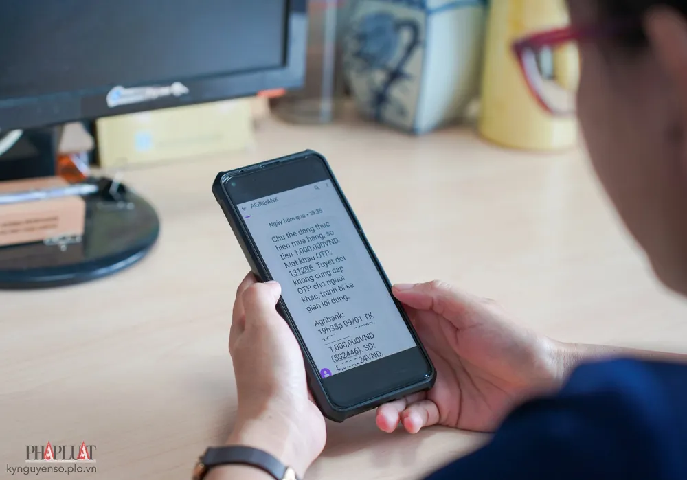 lua-dao-gia-mao-nguoi-nuoc-ngoai-tang-qua Giả mạo người nước ngoài, tặng quà và yêu cầu bạn gửi phí. Ảnh: TIỂU MINH