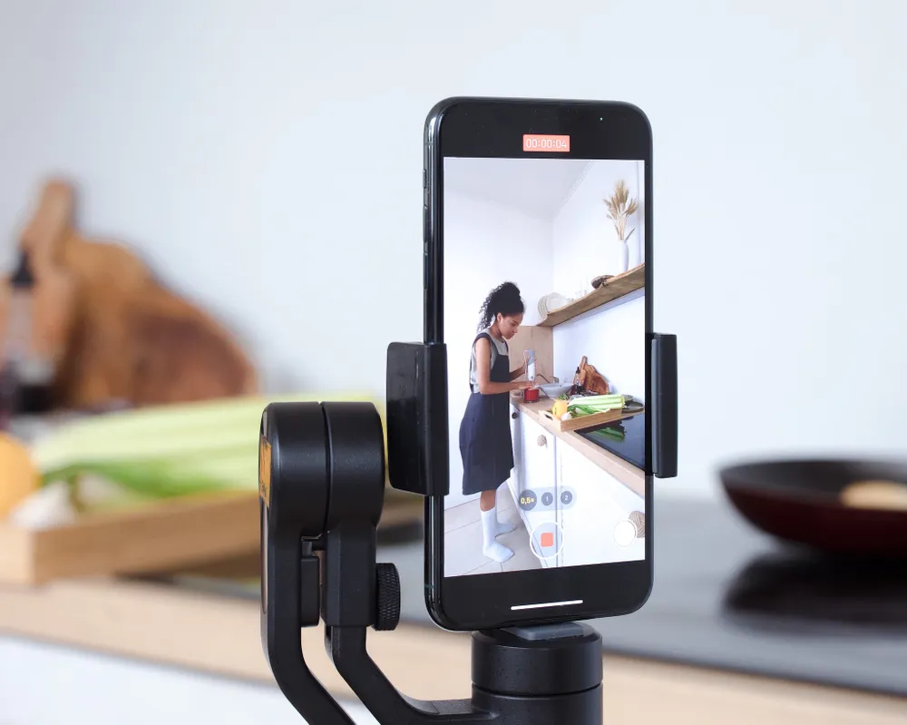 TikTok theo dõi bạn ngay cả khi bạn không chia sẻ video. Ảnh minh họa: Pexels