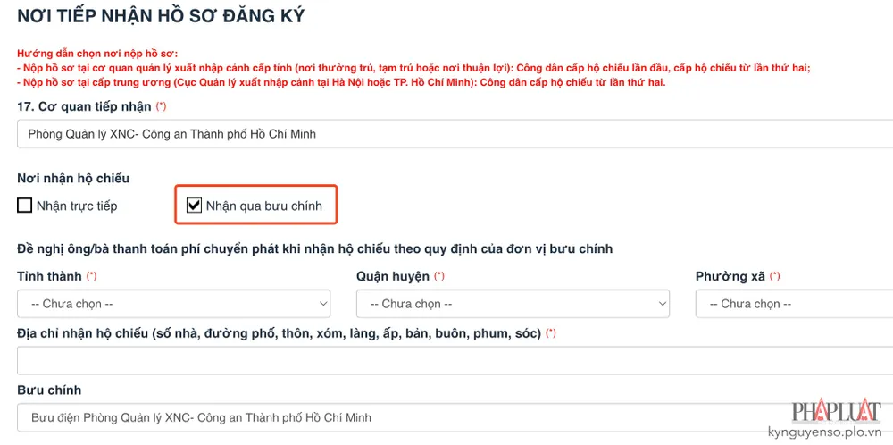 dang-ky-nhan-ho-chieu-qua-buu-dien Đăng ký nhận hộ chiếu qua bưu điện, tiết kiệm thời gian đi lại. Ảnh: MINH HOÀNG