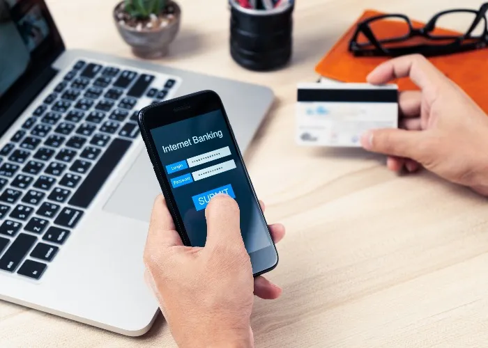 cẩn trọng khi cài đặt ứng dụng để tránh bị mất tiền ngân hàng