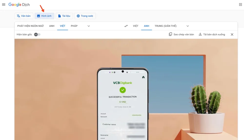 Google Translate hỗ trợ dịch văn bản trên hình ảnh. Ảnh: TIỂU MINH