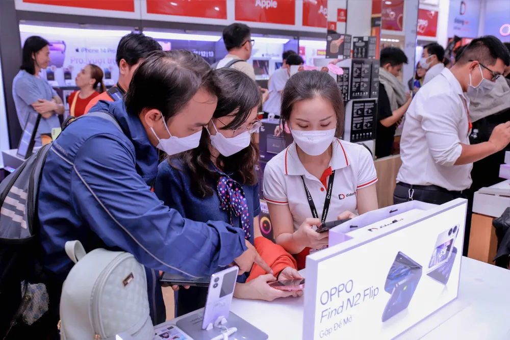 dien-thoai-gap-thu-hut-nhieu-nguoi-tieu-dung điện thoại gập thu hút nhiều người tiêu dùng