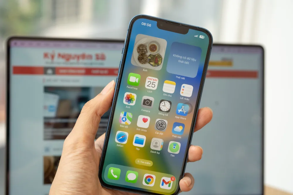 iPhone phiên bản Pro có phần cứng cao hơn, nhiều tính năng mới, phù hợp sử dụng lâu dài. Ảnh: TIỂU MINH