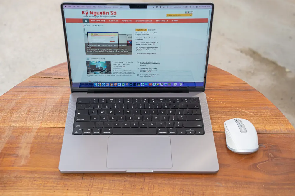 macbook-pro-14-inch MacBook Pro 14 inch 2021. Ảnh: TIỂU MINH