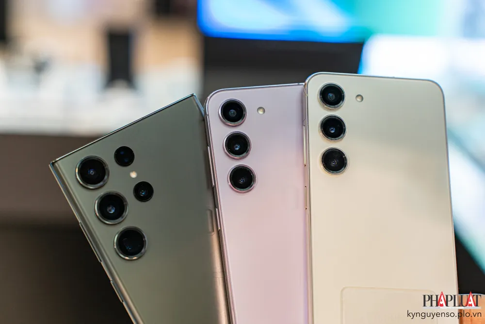 Điện thoại Android vẫn có thể cạnh tranh nhờ tích hợp liền mạch các dịch vụ của Google. Ảnh: TIỂU MINH