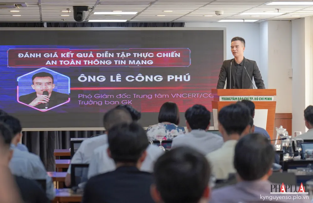 Ông Lê Công Phú, Phó giám đốc Trung tâm VNCERT/CC đánh giá và công bố kết quả diễn tập. Ảnh: TIỂU MINH 