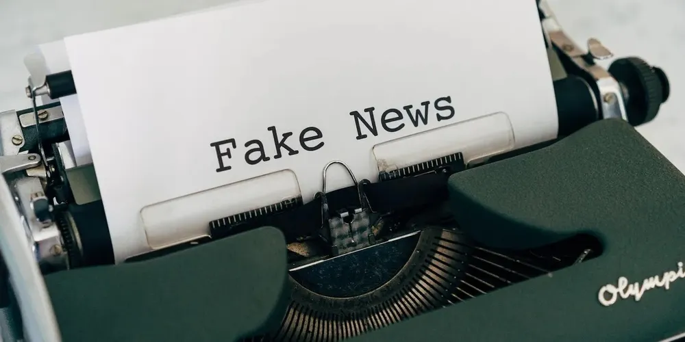 tin tức giả mạo