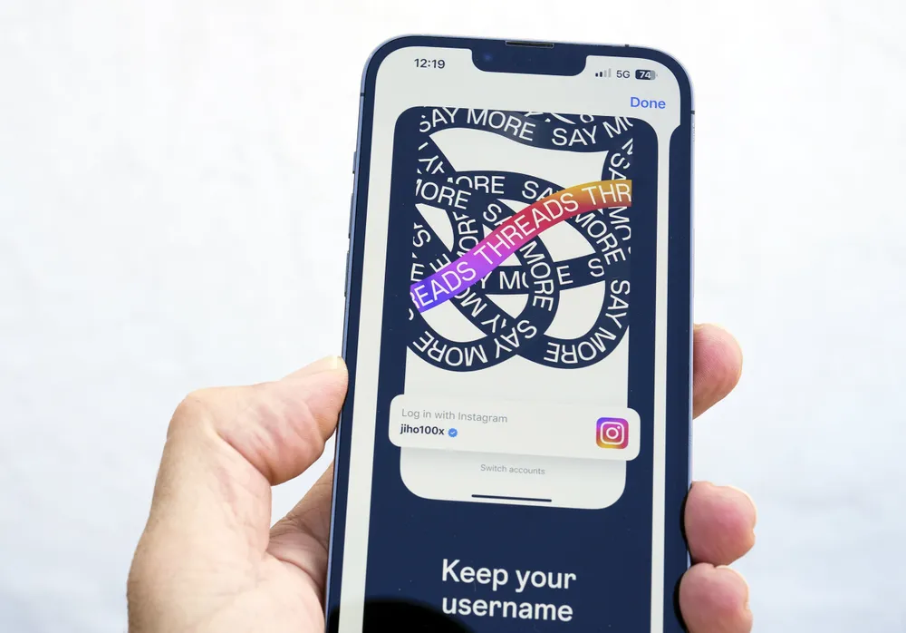 Threads cạnh tranh với twitter